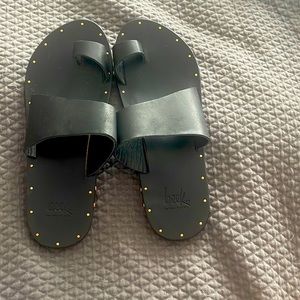 Beek Finch size 9 black